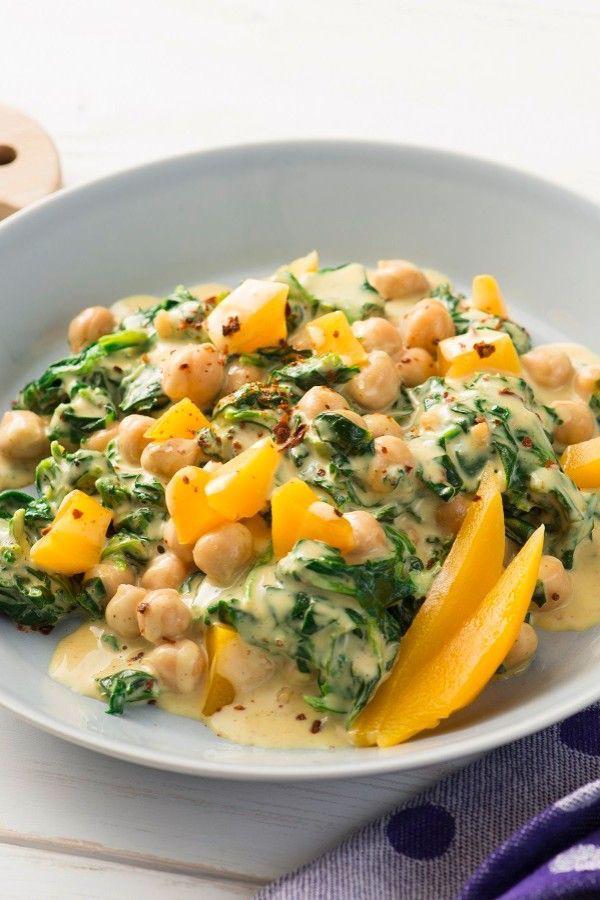 Exotisches Spinatcurry mit Kichererbsen und Mango
